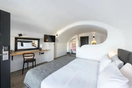 Pearl of Caldera Oia - Boutique by Pearl Collection - 110