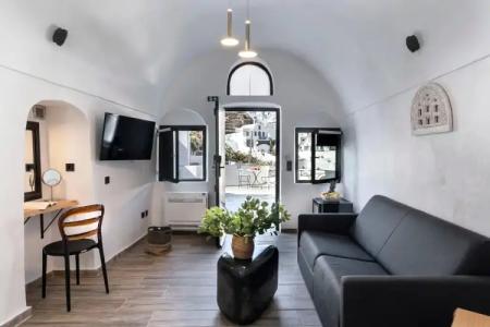 Pearl of Caldera Oia - Boutique by Pearl Collection - 95