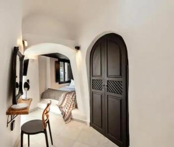 Pearl of Caldera Oia - Boutique by Pearl Collection - 13