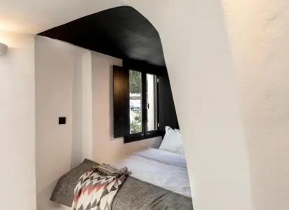 Pearl of Caldera Oia - Boutique by Pearl Collection - 3