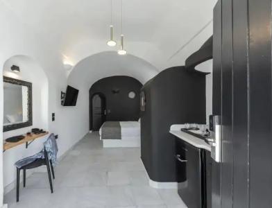 Pearl of Caldera Oia - Boutique by Pearl Collection - 40