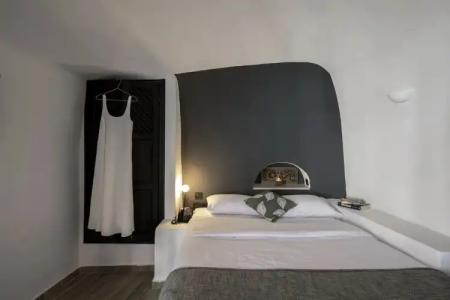 Pearl of Caldera Oia - Boutique by Pearl Collection - 168