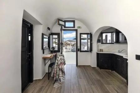 Pearl of Caldera Oia - Boutique by Pearl Collection - 173