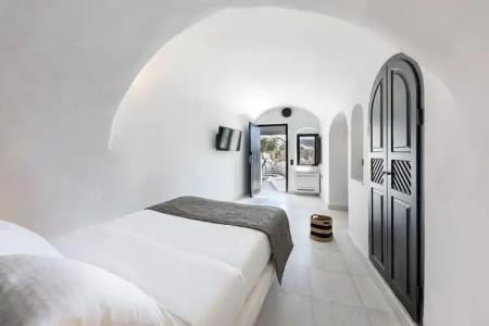 Pearl of Caldera Oia - Boutique by Pearl Collection - 206
