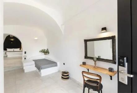 Pearl of Caldera Oia - Boutique by Pearl Collection - 85