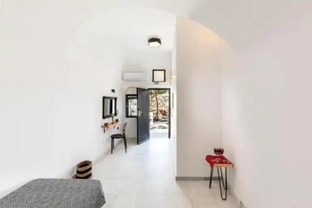 Pearl of Caldera Oia - Boutique by Pearl Collection - 84