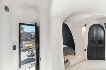 Pearl of Caldera Oia - Boutique by Pearl Collection - 23