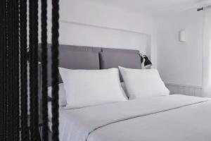 Mr & Mrs. White Oia  - Santorini, Oia