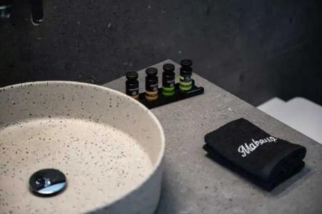 Volcanic Arc Suites - 72