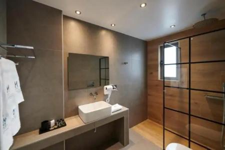 Meni & Apartments under New Management - 39