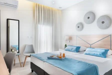 Santorini Main Square - 13