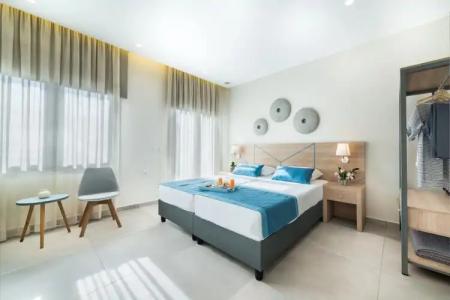 Santorini Main Square - 17