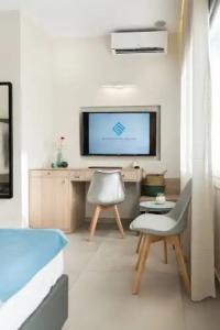 Santorini Main Square - 63