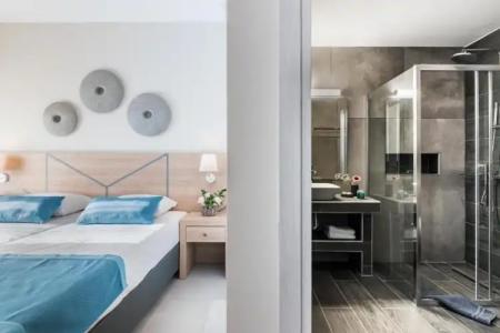 Santorini Main Square - 46