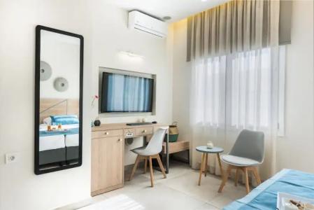 Santorini Main Square - 15