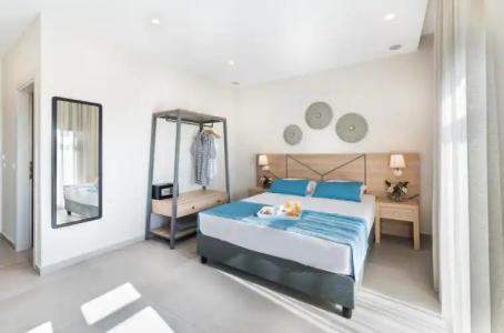 Santorini Main Square - 54