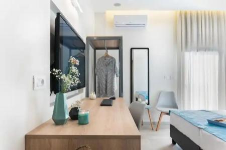 Santorini Main Square - 51