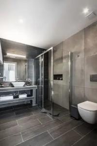 Santorini Main Square - 36