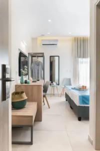 Santorini Main Square - 1