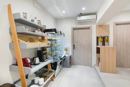 Santorini Main Square - 20