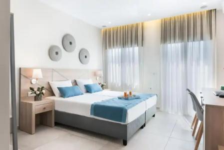 Santorini Main Square - 11