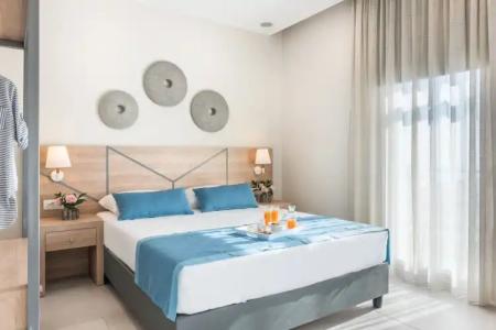 Santorini Main Square - 35