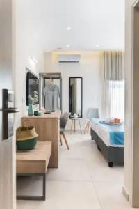 Santorini Main Square - 28