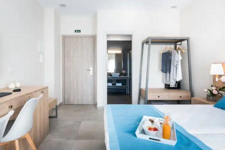 Santorini Main Square - 30