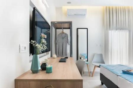 Santorini Main Square - 25