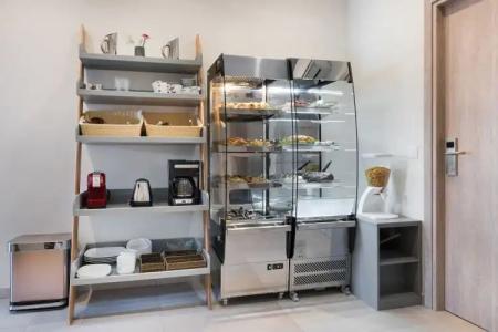 Santorini Main Square - 19