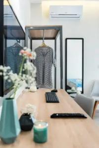 Santorini Main Square - 24