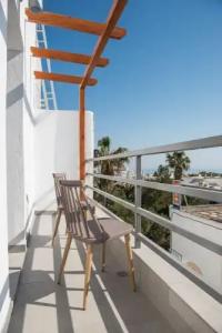 Santorini Main Square - 34