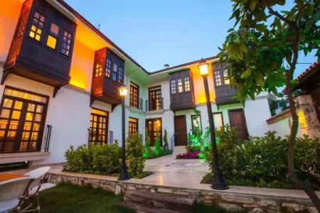 Livia Garden - 6
