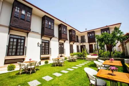 Livia Garden - 28