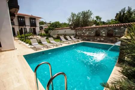 Livia Garden - 1