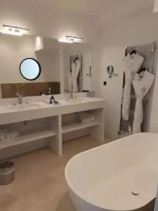 Hôtel les Roches Blanches - 149