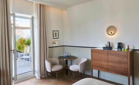 Hôtel les Roches Blanches - 82