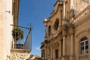 Q92 Hotel, Noto