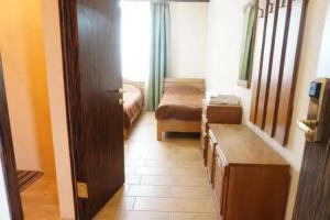 Lazurnoye, Surovikino