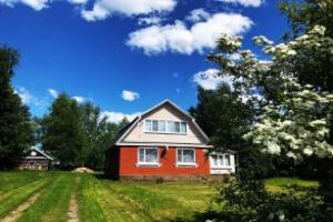 S Kaminom I Baney U Ozera Gostevoi Dom, Zavirie