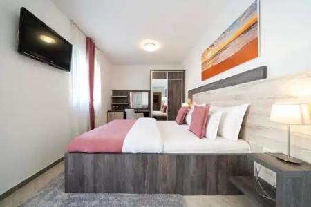 Boutique Momentum by Aycon - 123