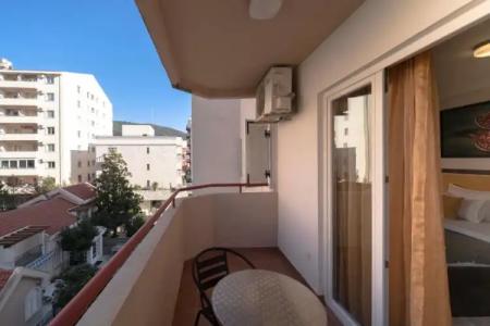 Boutique Momentum by Aycon - 129