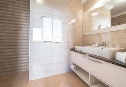 Boutique Momentum by Aycon - 132