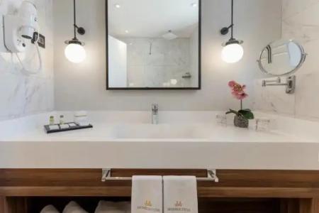 Boutique Momentum by Aycon - 147