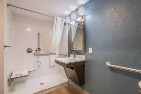 WoodSpring Suites Doral Miami Airport - 8