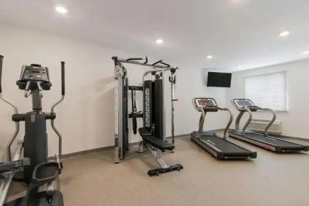 WoodSpring Suites Doral Miami Airport - 11