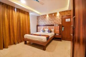 FabHotel Golden Evana