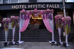 Hotel Mystic Falls
