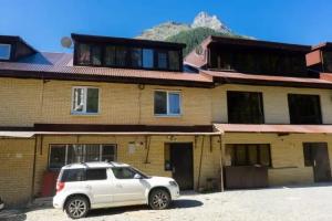 Guest House, Dombay