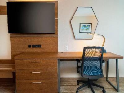 Holiday Inn Express & Suites LAS VEGAS - E TROPICANA by IHG - 33